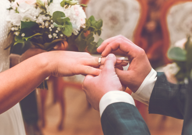 retroplanning mariage: bague au doigt