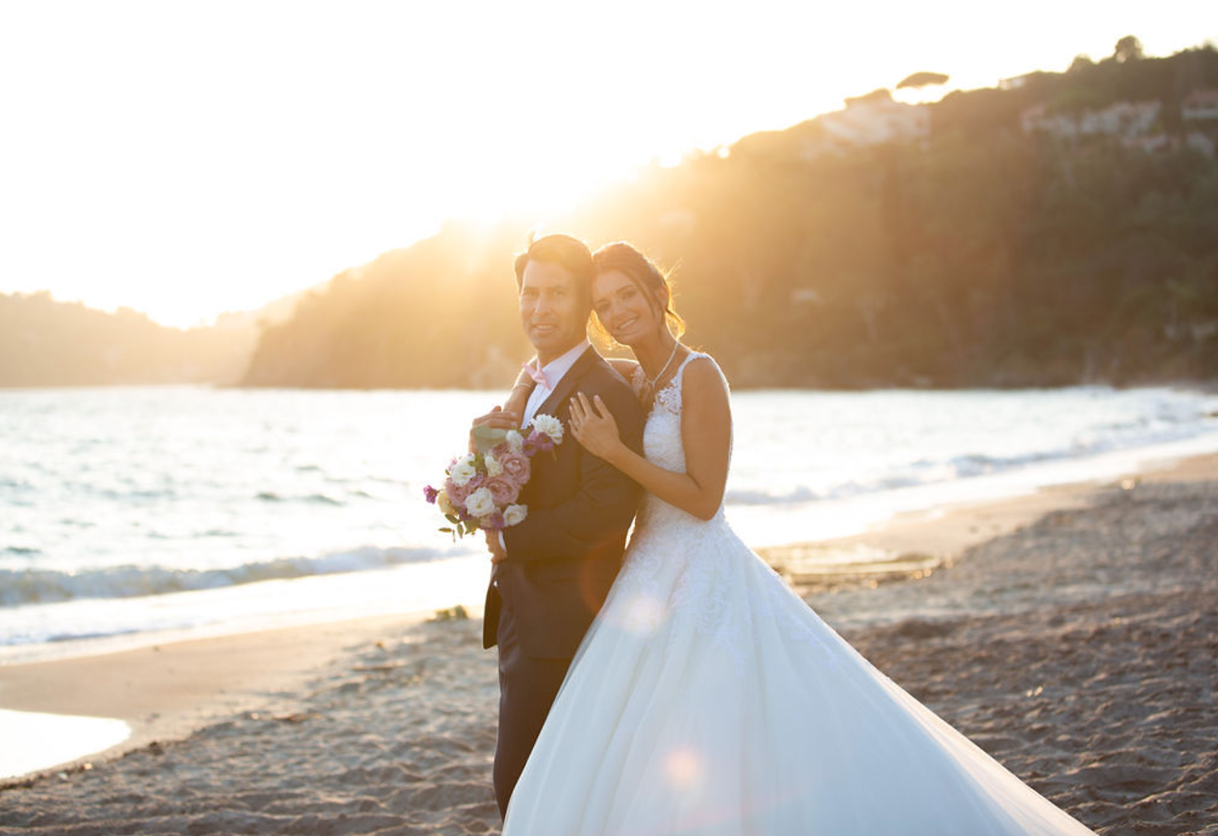 wedding cote d'azur: bride and groom in front of the sunset