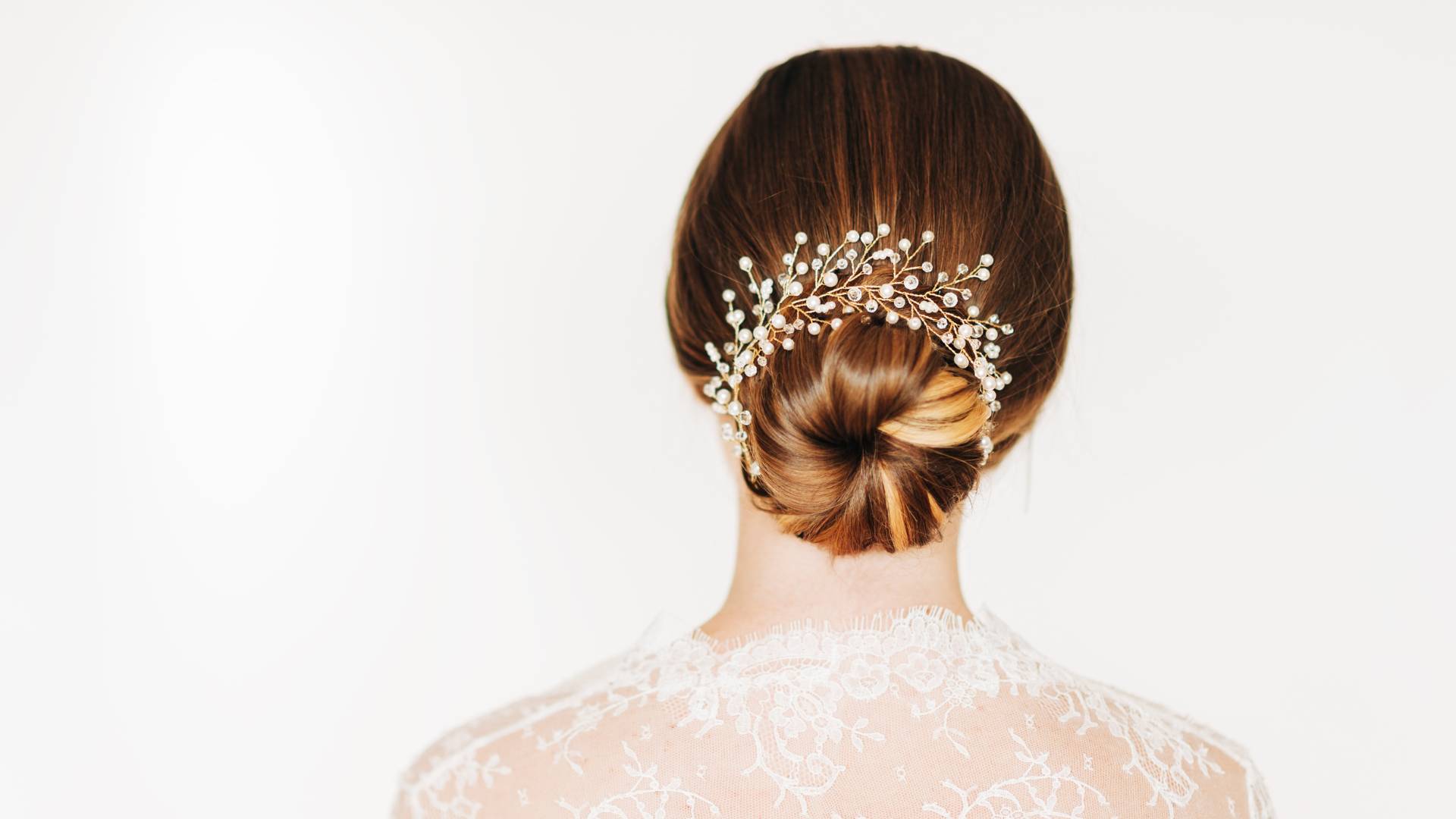 Chignons de mariage accessoirisés