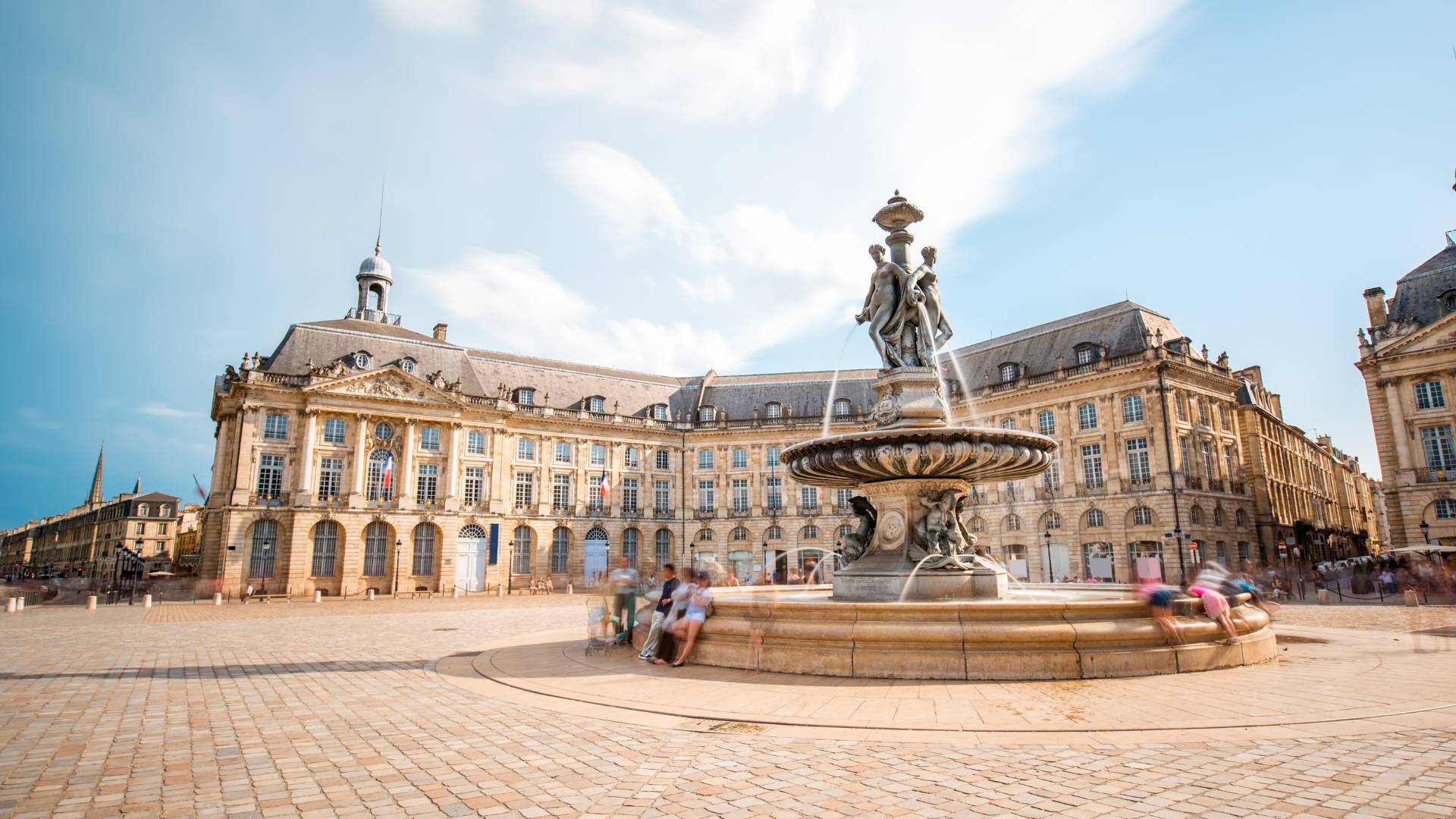 Image of the Palais de la Bourse in Bordeaux wedding domains in Bordeaux