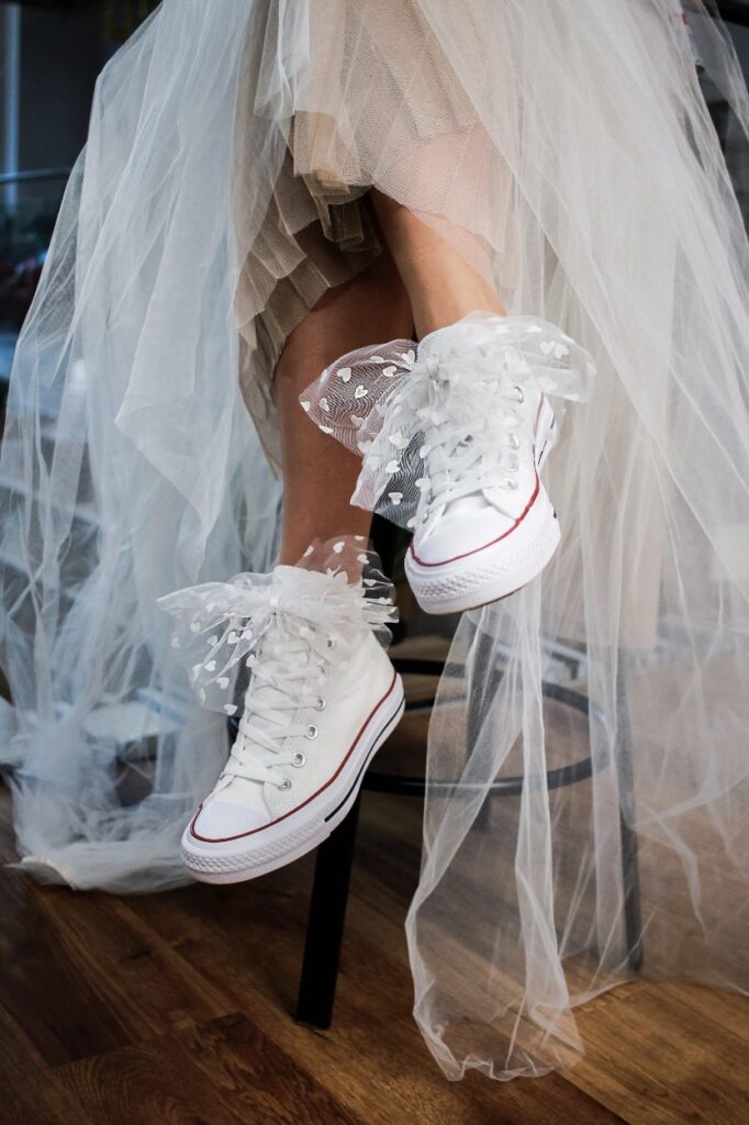 lacets en tulle pour baskets de mariage de la mariée