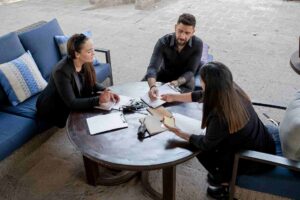 Un groupe de wedding planner en échange d'idée 